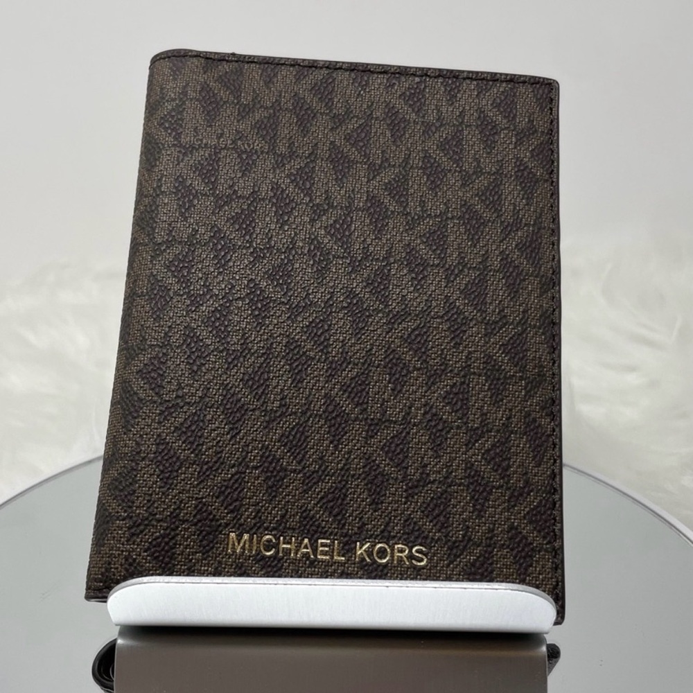 New Michael Kors Logo Brown Passport Holder Wallet